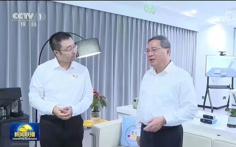 李強(qiáng)來(lái)到蘇州思必馳科技股份有限公司，聽取企業(yè)研發(fā)進(jìn)展介紹，體驗(yàn)語(yǔ)言大模型技術(shù)。